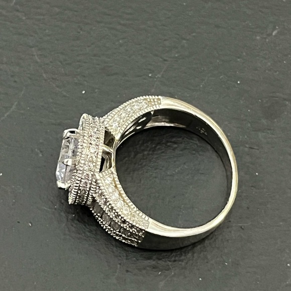 White Cubic Zirconium Sterling silver Ring size 6 - Picture 10 of 15